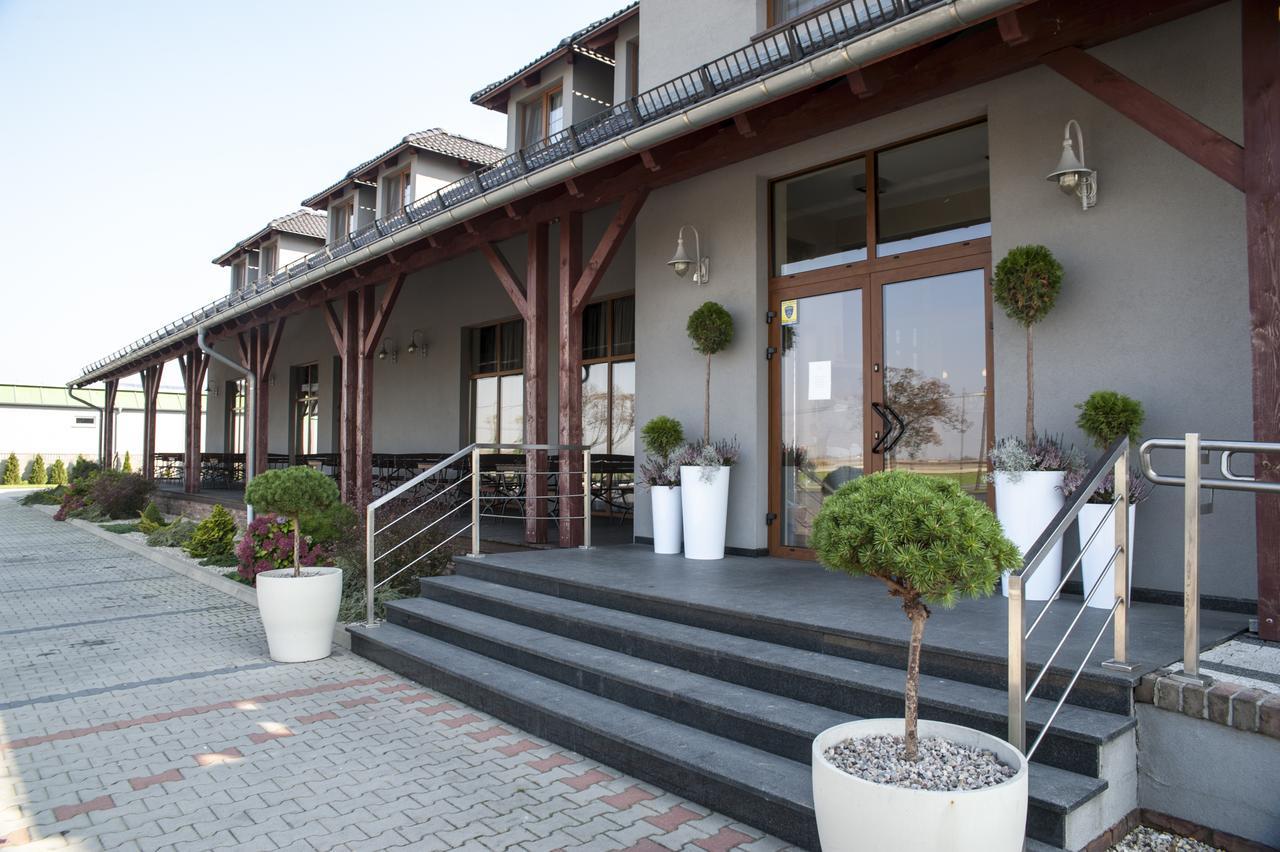 Hotel Pod Szyszkami Kozmin Exterior photo